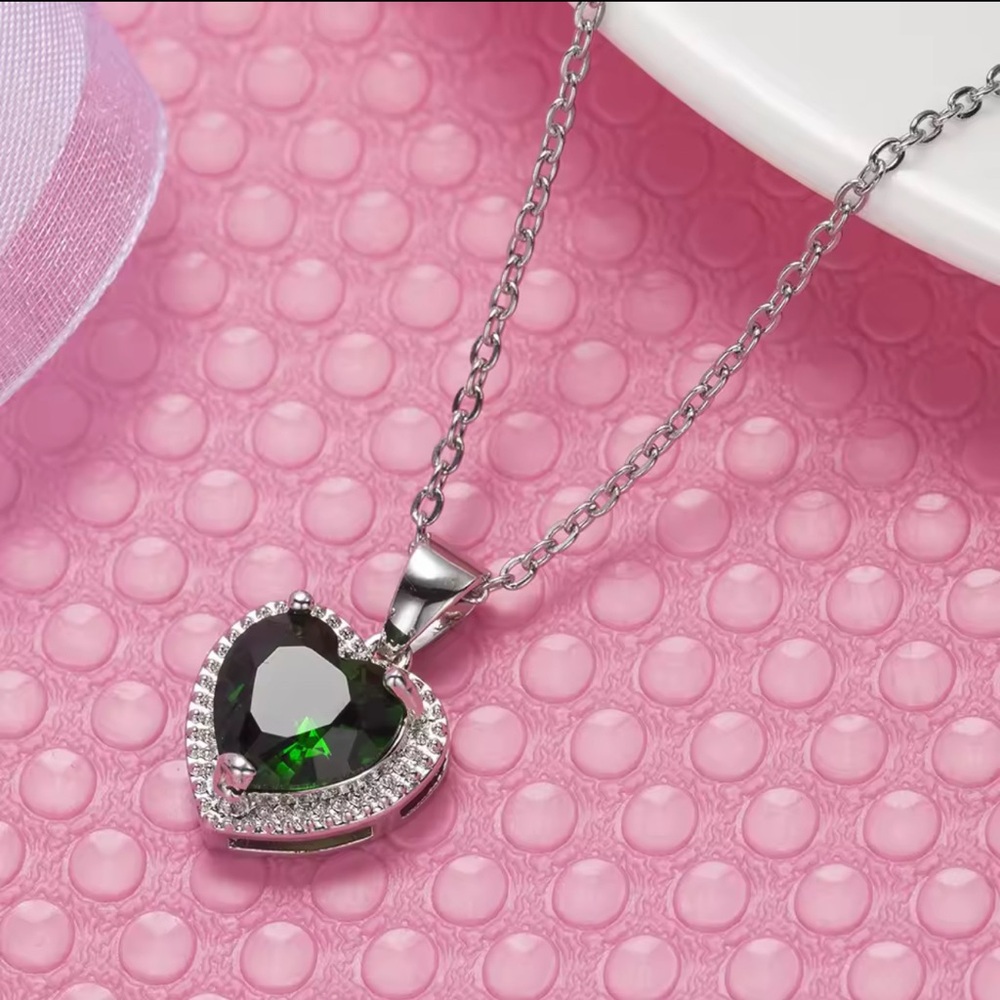 S925 Silver Necklace with Emerald Green Heart Pendant
